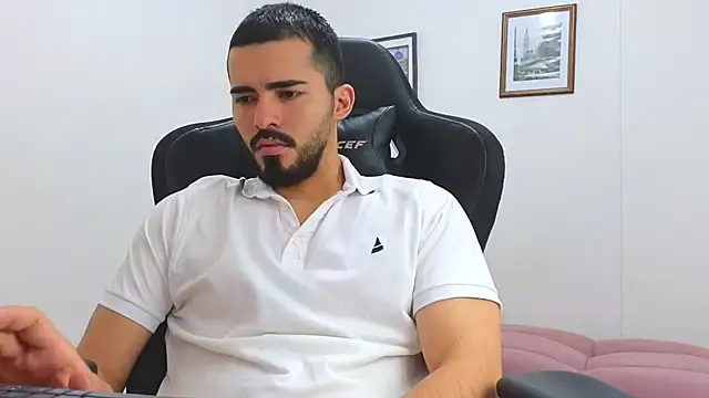 Snapshot of Massimoo_07 chatting on March 14, 2025, 6:50 pm Massimoo 07 online show from March 14, 2025, 6:50 pm