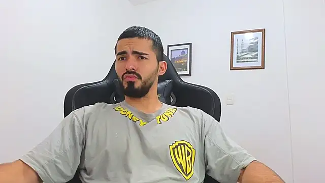 Snapshot of Massimoo_07 chatting on March 18, 2025, 6:17 pm Massimoo 07 online show from March 18, 2025, 6:17 pm