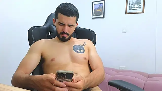 Snapshot of Massimoo_07 chatting on March 21, 2025, 11:01 pm Massimoo 07 online show from March 21, 2025, 11:01 pm