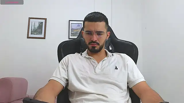 Snapshot of Massimoo_07 chatting on November 25, 2025, 2:50 pm Massimoo 07 online show from November 25, 2025, 2:50 pm