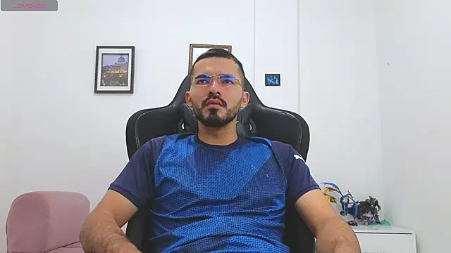 Massimoo 07 online show from December 15, 2025, 4:24 pm