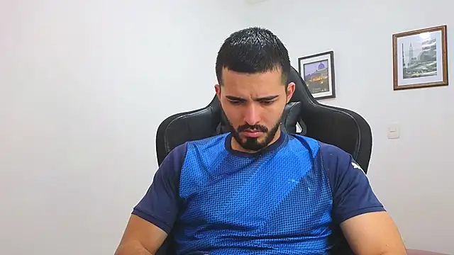 Snapshot of Massimoo_07 chatting on March 13, 2025, 6:34 pm Massimoo 07 online show from March 13, 2025, 6:34 pm