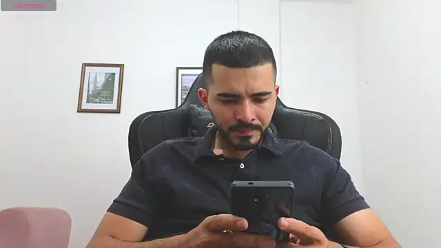 Snapshot of Massimoo_07 chatting on November 20, 2025, 7:58 pm Massimoo 07 online show from November 20, 2025, 7:58 pm