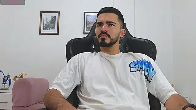 Snapshot of Massimoo_07 chatting on October 21, 2025, 3:00 pm Massimoo 07 online show from October 21, 2025, 3:00 pm