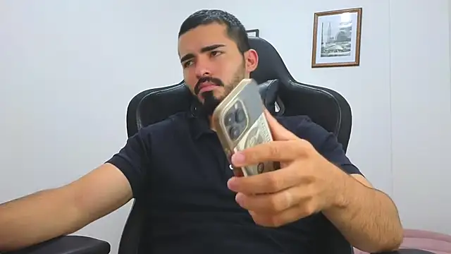 Snapshot of Massimoo_07 chatting on March 22, 2025, 6:47 pm Massimoo 07 online show from March 22, 2025, 6:47 pm