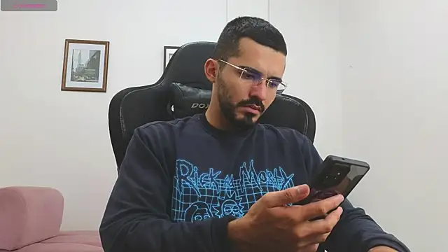 Snapshot of Massimoo_07 chatting on November 26, 2025, 6:08 pm Massimoo 07 online show from November 26, 2025, 6:08 pm