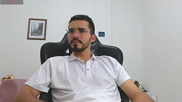 Snapshot of Massimoo_07 chatting on October 9, 2025, 7:03 pm Massimoo 07 online show from October 9, 2025, 7:03 pm