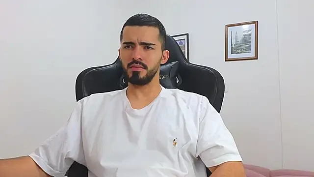 Snapshot of Massimoo_07 chatting on March 10, 2025, 7:29 pm Massimoo 07 online show from March 10, 2025, 7:29 pm