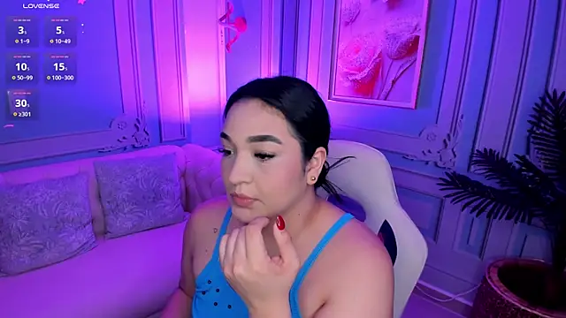 stefany duque1  online show from January 9, 2026, 3:02 am