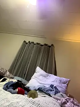 Snapshot of Luciouslouise72@xh chatting on October 2, 2025, 1:20 am Luciouslouise72xh online show from October 2, 2025, 1:20 am