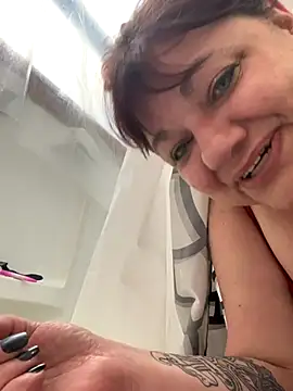 Snapshot of Luciouslouise72@xh chatting on October 9, 2025, 8:53 pm Luciouslouise72xh online show from October 9, 2025, 8:53 pm