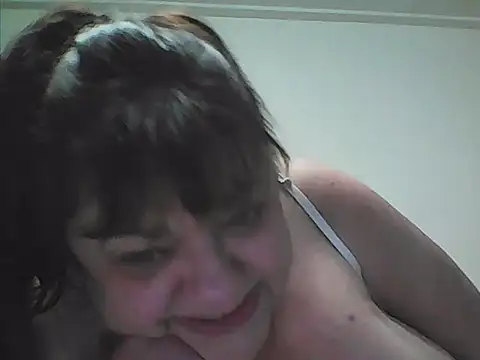 Snapshot of Luciouslouise72@xh chatting on November 9, 2025, 10:14 pm Luciouslouise72xh online show from November 9, 2025, 10:14 pm