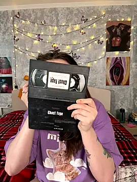 Snapshot of Sabrina_shells chatting on December 18, 2025, 10:52 am Sabrina shells online show from December 18, 2025, 10:52 am