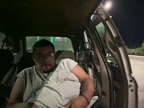 cloudy couple444 online show from April 13, 2026, 6:39 am