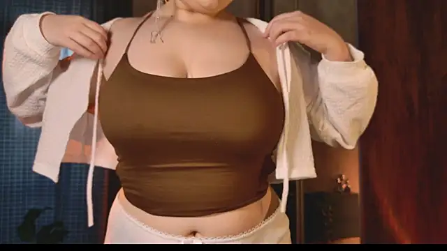 Snapshot of TessPleasure chatting on January 17, 2026, 10:19 am TessPleasure online show from January 17, 2026, 10:19 am