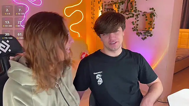 RobertAndLinela online show from October 30, 2025, 2:47 pm