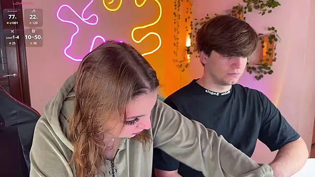 RobertAndLinela online show from October 22, 2025, 12:59 pm