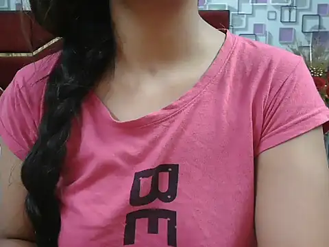 Snapshot of Somiya87 chatting on September 14, 2025, 1:17 am Somiya87 online show from September 14, 2025, 1:17 am