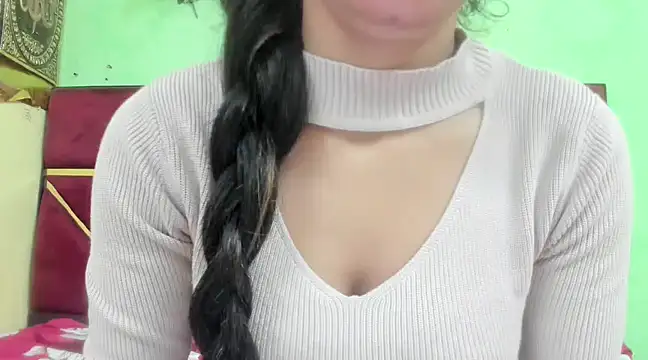 Snapshot of Somiya87 chatting on February 17, 2025, 8:06 pm Somiya87 online show from February 17, 2025, 8:06 pm