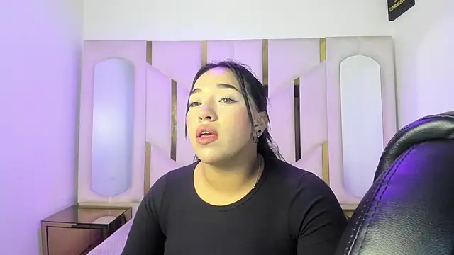 IsabellRodriguez18 online show from May 16, 2026, 2:54 am