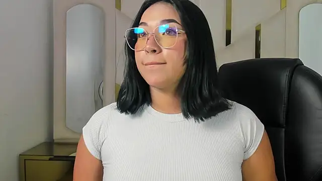 IsabellRodriguez18 online show from May 11, 2026, 3:30 am