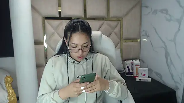 IsabellRodriguez18 online show from March 9, 2025, 3:54 am