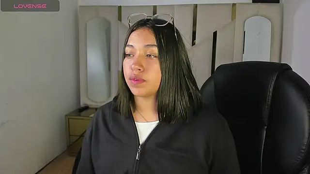 Snapshot of IsabellRodriguez18 chatting on March 1, 2026, 4:01 am IsabellRodriguez18 online show from March 1, 2026, 4:01 am