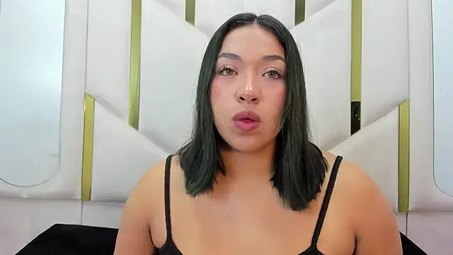 IsabellRodriguez18 online show from June 6, 2026, 3:23 am