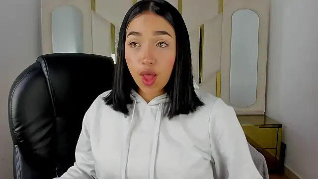 IsabellRodriguez18 online show from October 6, 2025, 3:29 am