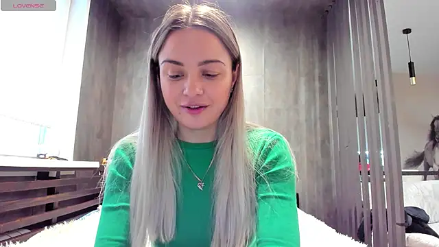 Mia   murrr online show from December 4, 2025, 3:16 am