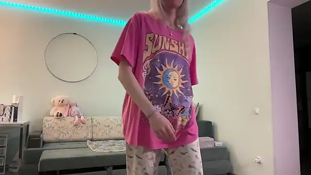 yunasuka online show from February 20, 2025, 10:48 pm