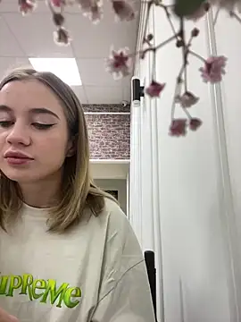 Snapshot of KiraMyers chatting on March 10, 2025, 4:07 am KiraMyers online show from March 10, 2025, 4:07 am