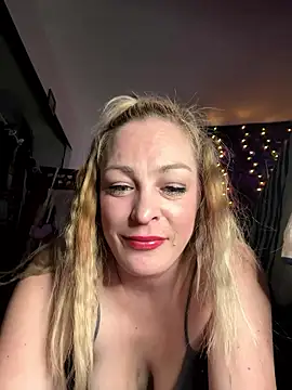 kayNkris online show from October 12, 2025, 9:54 am