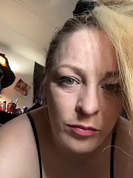 kayNkris online show from November 28, 2025, 10:48 am