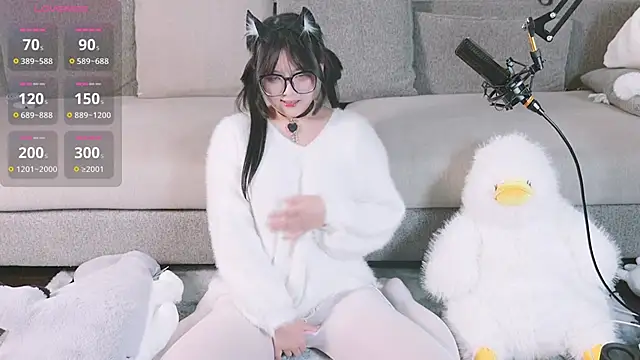 Snapshot of Yu_UwU_ chatting on February 4, 2025, 2:43 pm Yu UwU online show from February 4, 2025, 2:43 pm