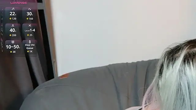 Yu UwU  online show from January 18, 2026, 1:47 pm