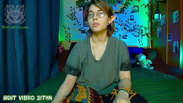 Snapshot of TrickyKitsune chatting on May 11, 2026, 3:40 pm TrickyKitsune online show from May 11, 2026, 3:40 pm