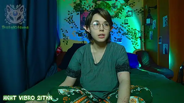Snapshot of TrickyKitsune chatting on April 30, 2026, 5:42 pm TrickyKitsune online show from April 30, 2026, 5:42 pm