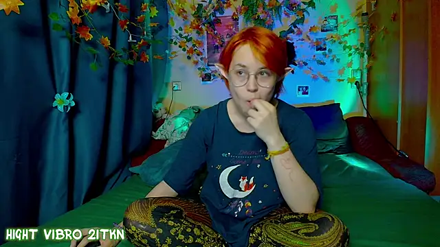 TrickyKitsune online show from November 3, 2025, 1:37 pm