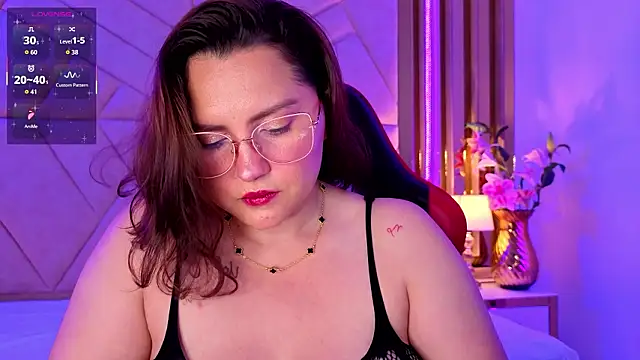 Snapshot of LunaPleasure chatting on February 22, 2026, 5:43 am LunaPleasure online show from February 22, 2026, 5:43 am