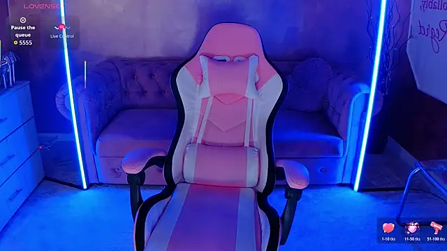 Snapshot of evanew_ chatting on October 25, 2025, 5:02 pm evanew online show from October 25, 2025, 5:02 pm