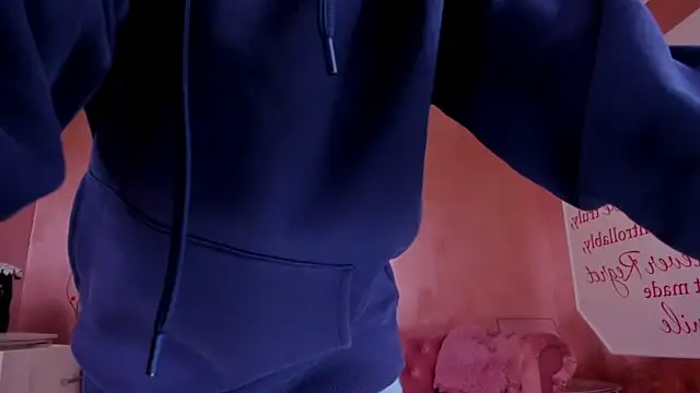 Snapshot of evanew_ chatting on March 8, 2025, 8:35 pm evanew online show from March 8, 2025, 8:35 pm