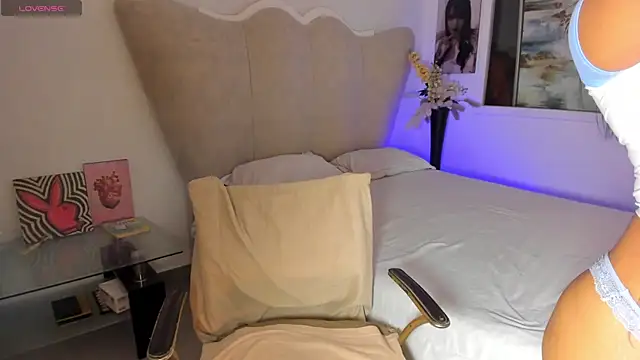 rachaeldeckard   online show from April 25, 2026, 3:53 am