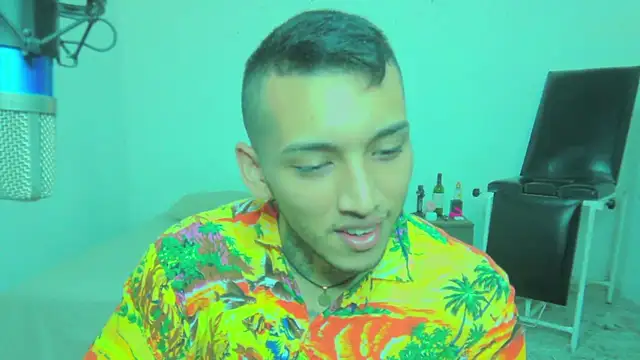 Snapshot of David_Adams2003 chatting on March 5, 2025, 1:39 pm David Adams2003 online show from March 5, 2025, 1:39 pm