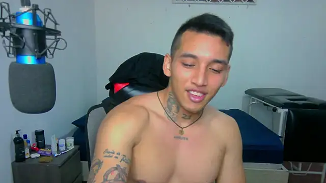 Snapshot of David_Adams2003 chatting on January 20, 2025, 12:49 pm David Adams2003 online show from January 20, 2025, 12:49 pm