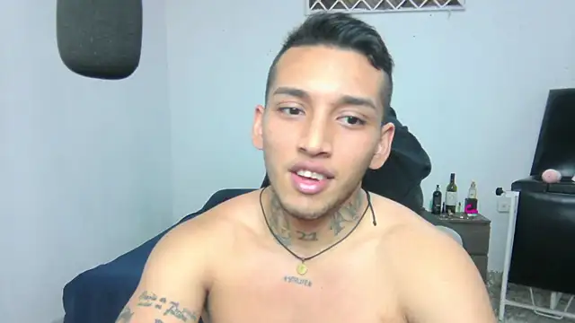 Snapshot of David_Adams2003 chatting on February 26, 2025, 2:27 pm David Adams2003 online show from February 26, 2025, 2:27 pm