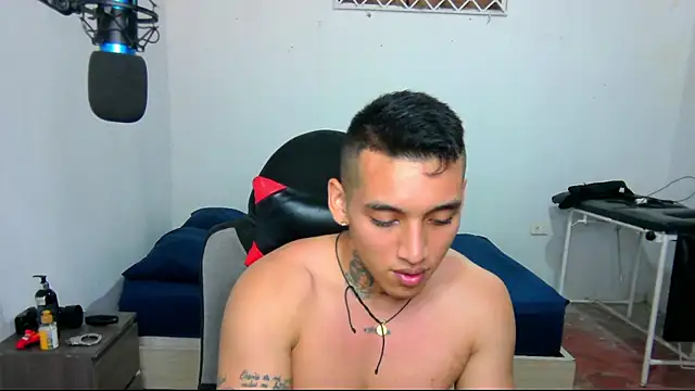 Snapshot of David_Adams2003 chatting on January 15, 2025, 2:24 pm David Adams2003 online show from January 15, 2025, 2:24 pm