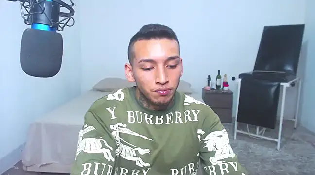 Snapshot of David_Adams2003 chatting on March 7, 2025, 4:33 pm David Adams2003 online show from March 7, 2025, 4:33 pm