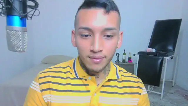 Snapshot of David_Adams2003 chatting on March 4, 2025, 2:10 pm David Adams2003 online show from March 4, 2025, 2:10 pm