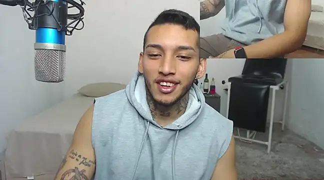 Snapshot of David_Adams2003 chatting on March 12, 2025, 2:01 pm David Adams2003 online show from March 12, 2025, 2:01 pm